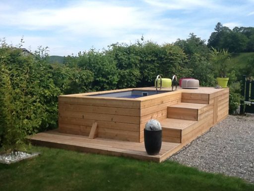 Micro piscine avec terrasse en mélèze